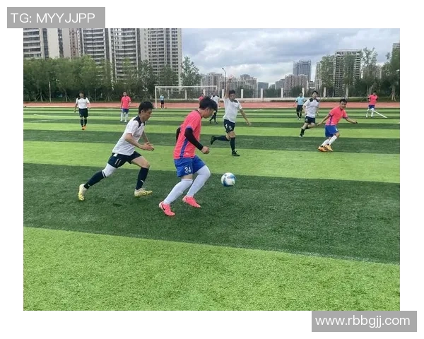 激情四溢的八人制足球赛展现团队合作与个人技艺的完美结合