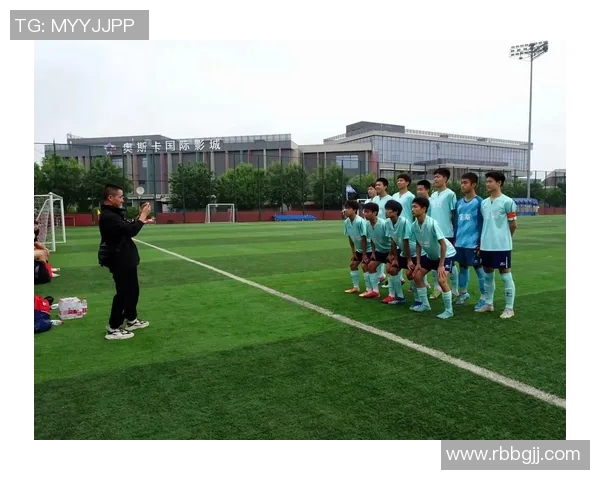 足球教育:培养全面发展的青少年运动员与团队精神的关键之道 足球教育:培养全面发展的青少年运动员与团队精神的关键之道